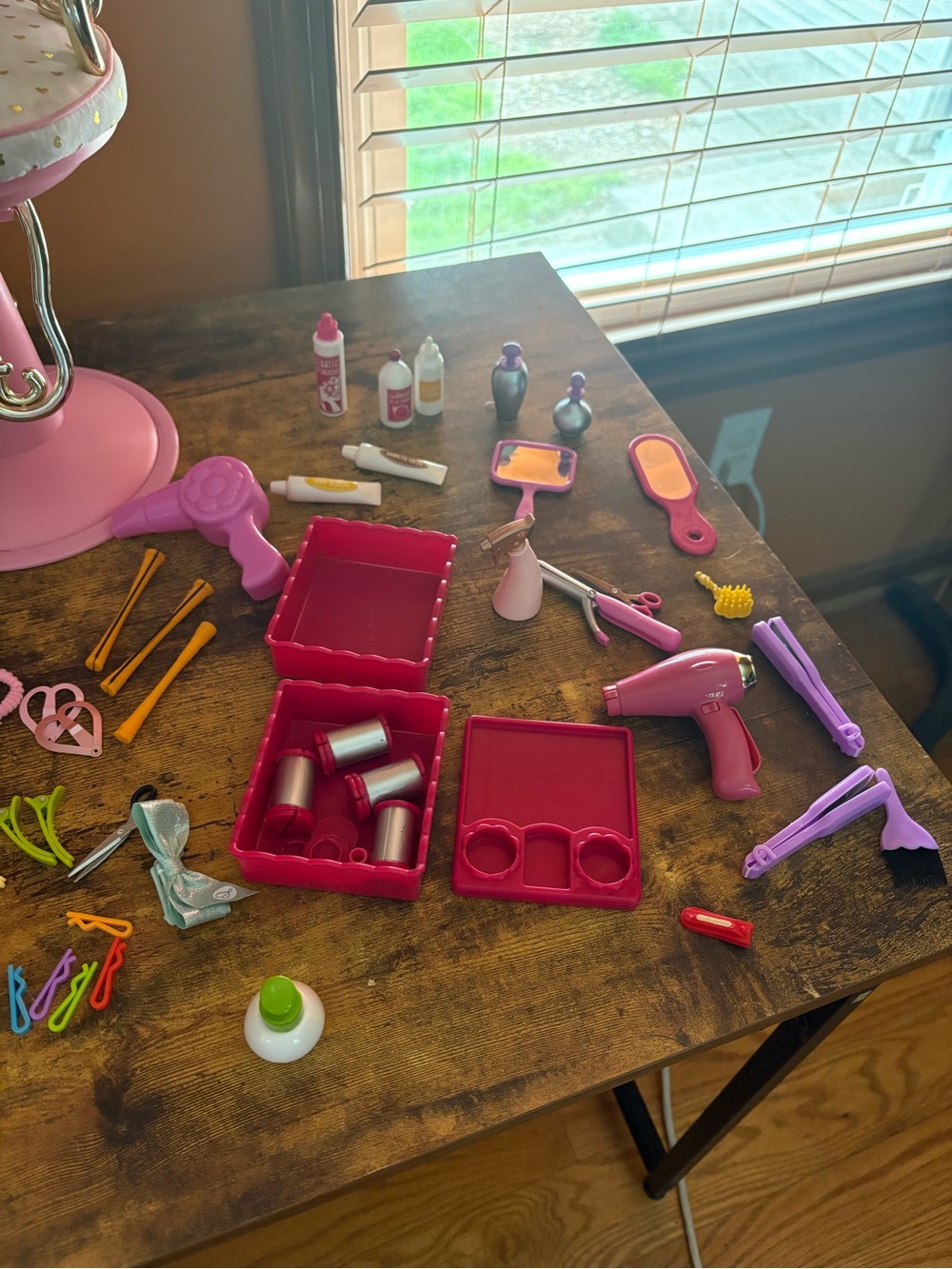 Our Generation Salon Chair & Accessories - Picture 4 of 4